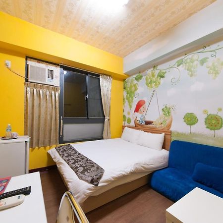 Feng Jia Homestay Taichung Buitenkant foto