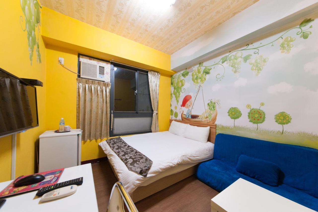 Feng Jia Homestay Taichung Buitenkant foto