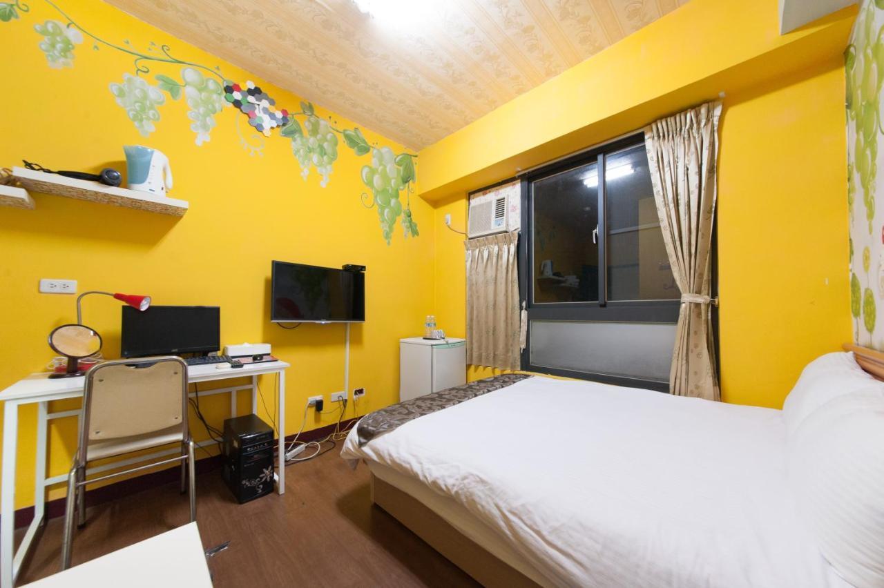 Feng Jia Homestay Taichung Buitenkant foto